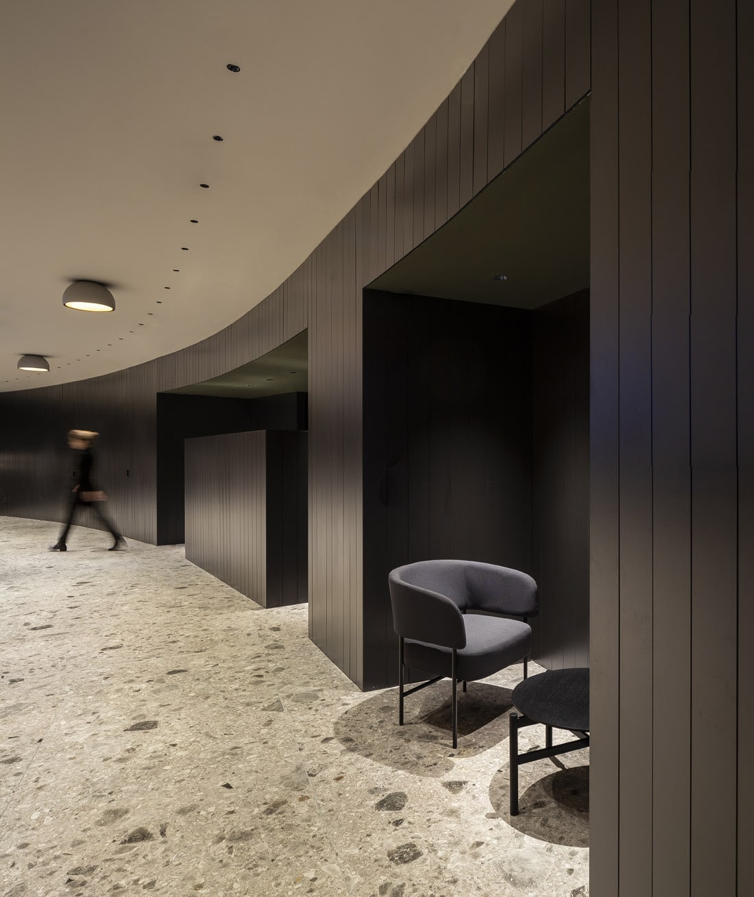 Foto ambiente sillas Easy Chair de la colección RC en oficinas Caixabank - Muebles de diseño por Blasco&Vila