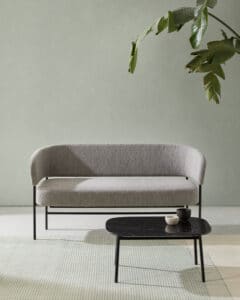 Portada entrada nuevo easy sofa - Foto ambiente con el nuevo Easy Sofa de la colección RC Metal visto de frente