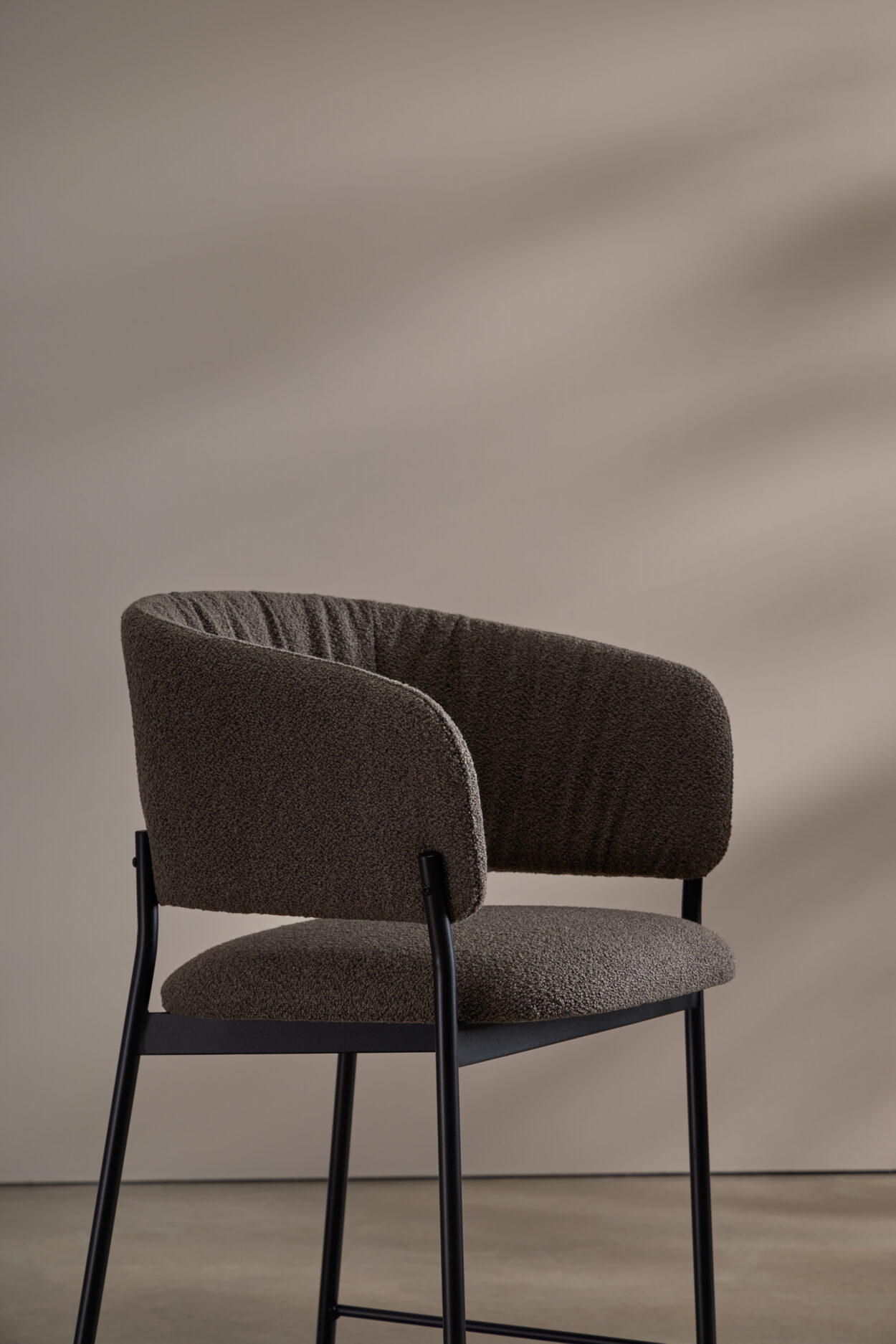 RC Metal Soft Medium Armrest Stool - Image 3