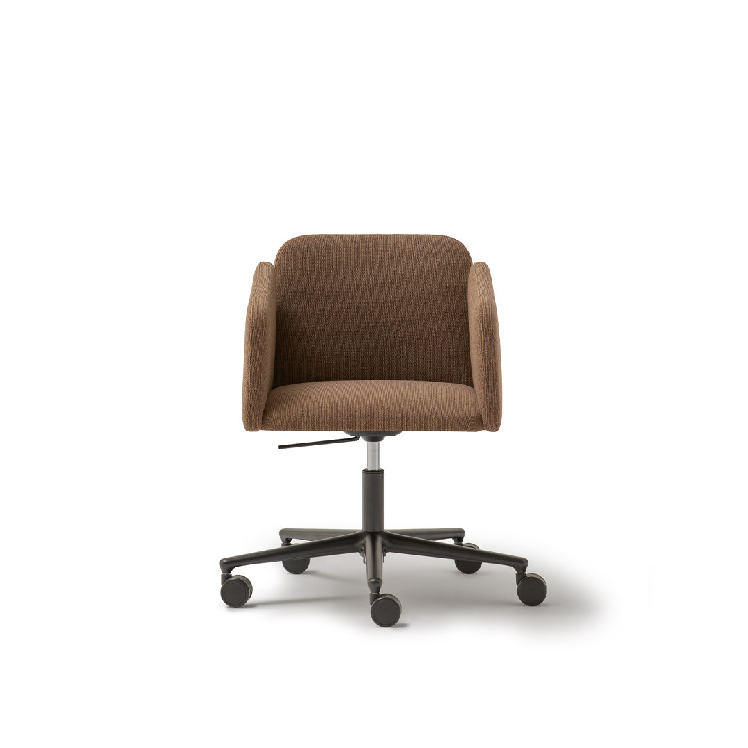 URMUS Upholstered Armchair with 5-Wheel Adjustable Base